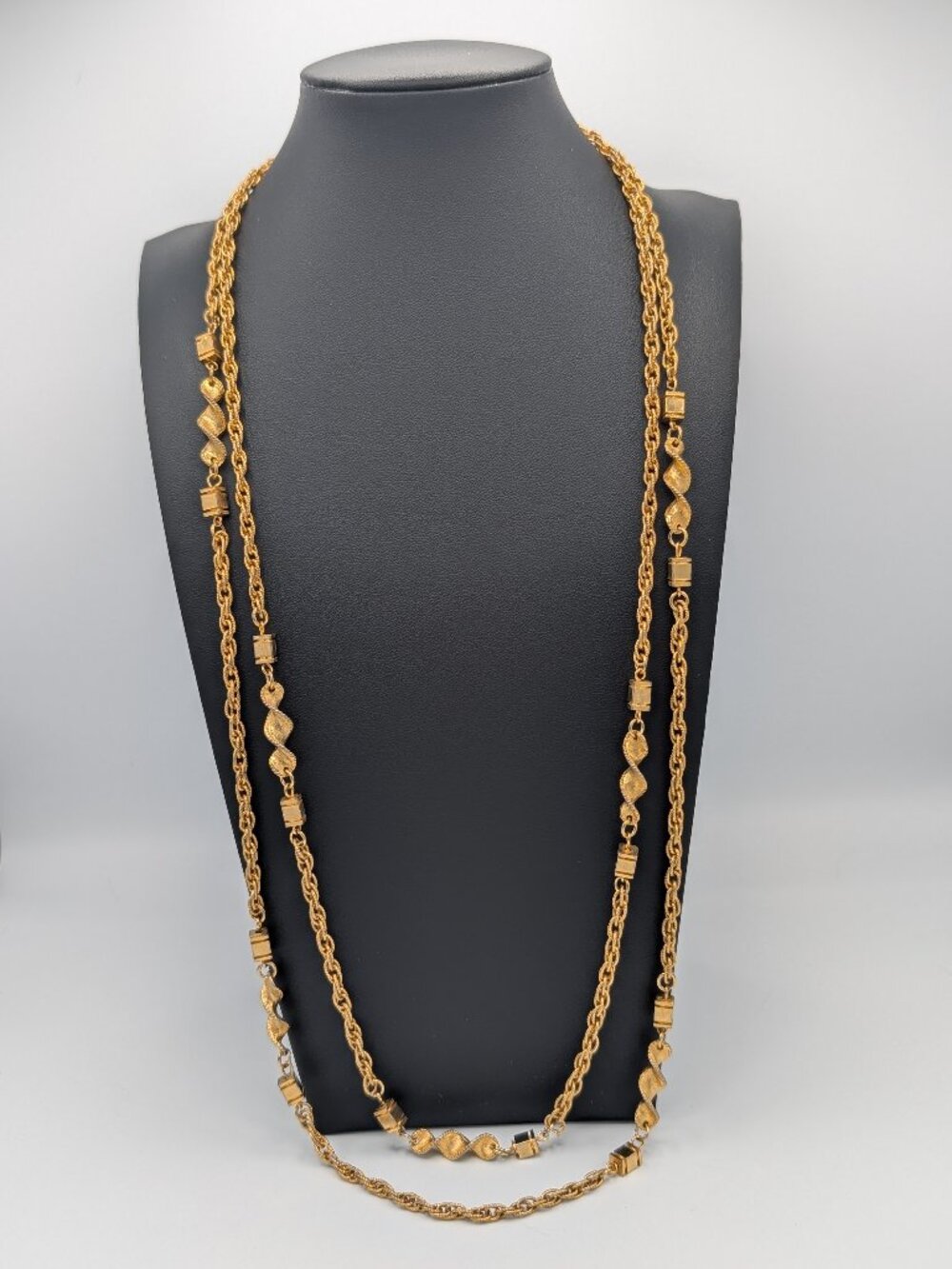 Vintage 1960s Gold Tone Double Strand Rope Twisted Ribbon Station Necklace 28”